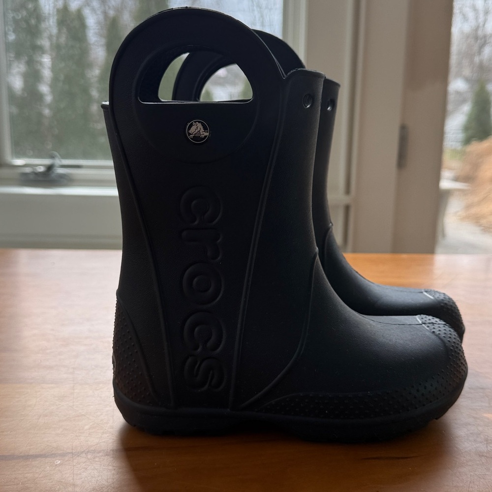 CROCS Kids navy blue Waterproof Pull-On Rain Boots - Picture 3 of 6